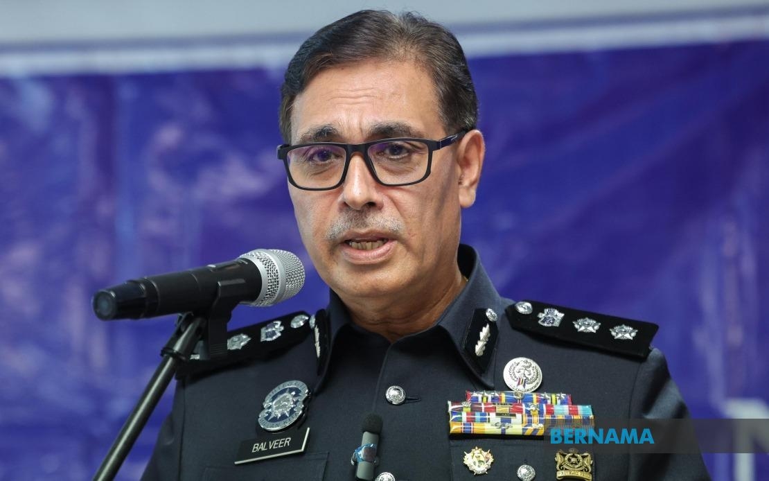 Driver And Passenger Die In E-hailing Car Crash With Lorry At Jalan Johor Bahru- Air Hitam