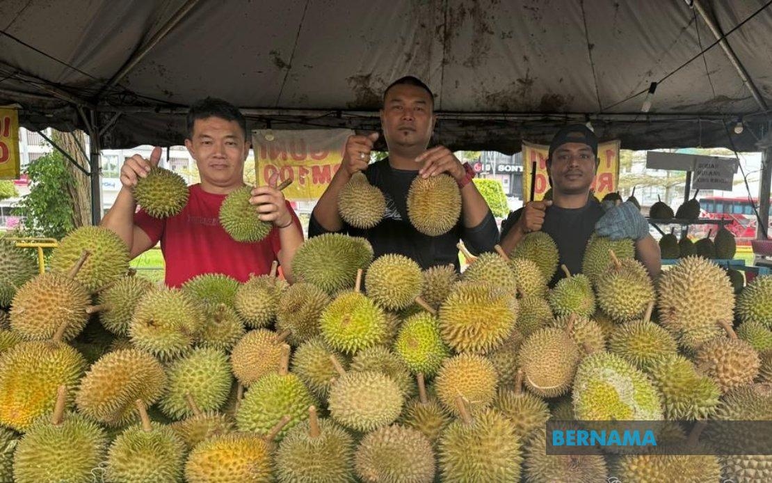 Durian Becomes Symbol Of Unity For Three Friends