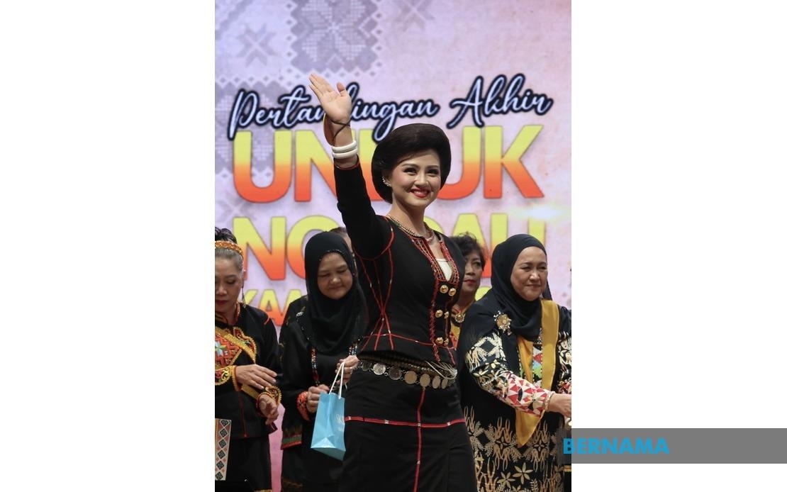 Teacher Atitih Yatih Robert Crowned Unduk Ngadau Kaamatan 2025