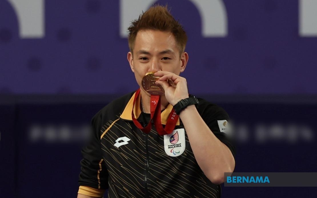 Liek Hou Seals Double Gold At Asia Para Badminton Championships