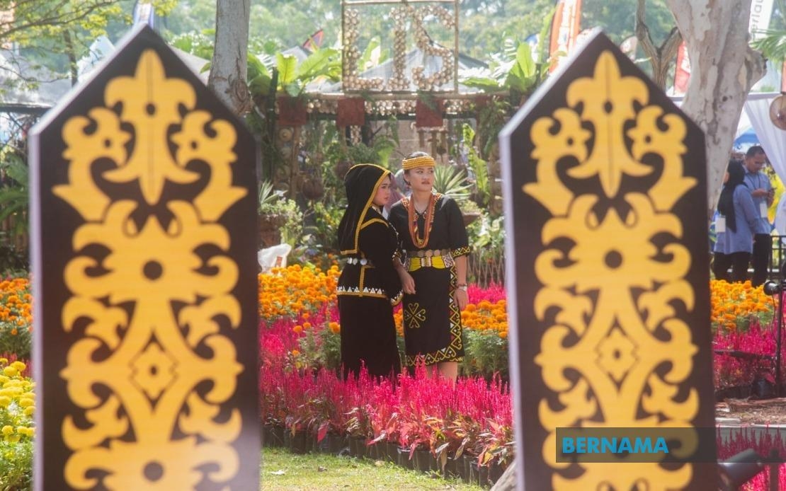 UMS Students Gain Experience As Volunteers At Borneo Flora Festival