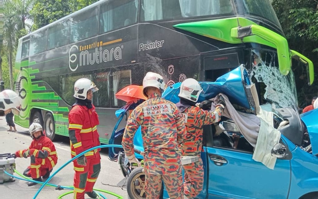 Three Killed In Express Bus-Car Collision in Kuala Krai