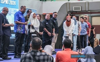 Ramanan Fetes 311 Top SPM Students From Sungai Buloh