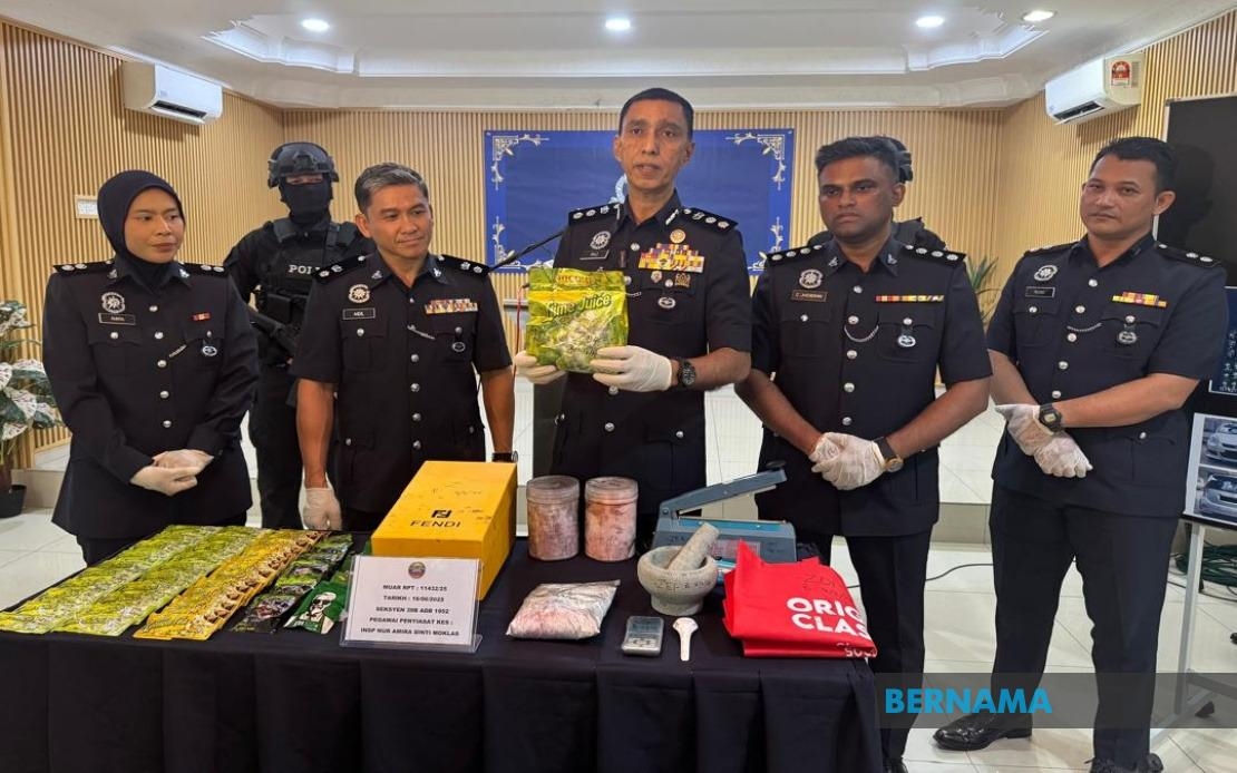 Father And Son Caught Processing Ecstasy Worth Over RM1 Mln