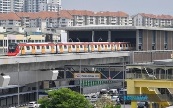 PM Anwar Proposes Strategic Housing Development Near Public Transport