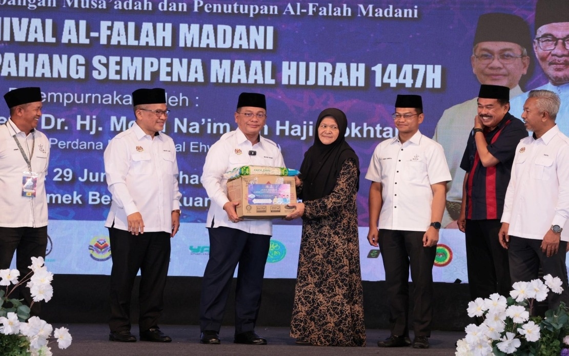 300 Asnaf In Beserah Receive Food Aid Worth RM60,000