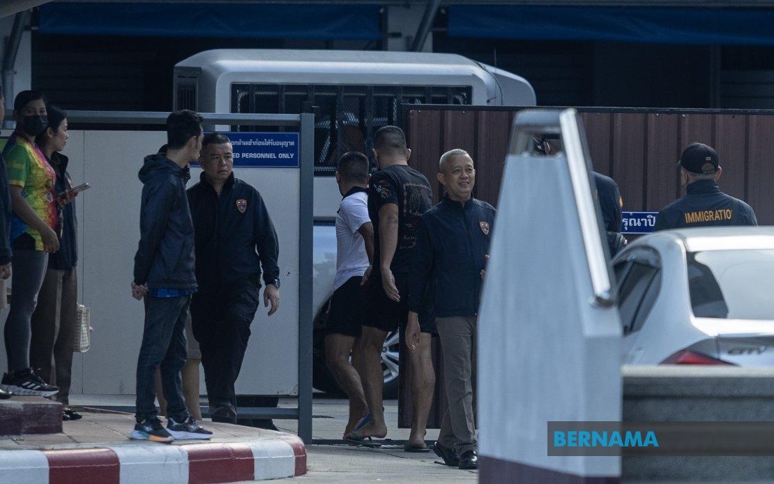 Two Held In Thai Drug Case, Including Singer Eda Ezrin, Return Home