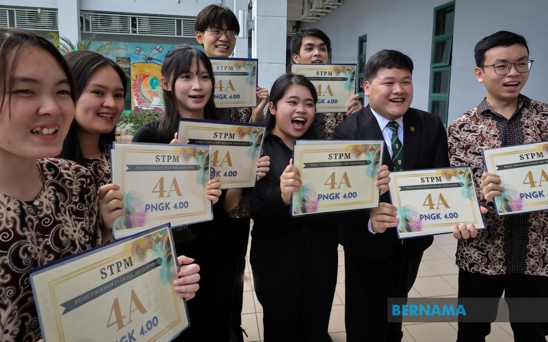 MOE Offers 300 Scholarships To STPM High Achievers For Education Programmes
