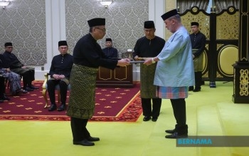 King Presents Instrument Of Appointment As Chief Justice To Wan Ahmad Farid