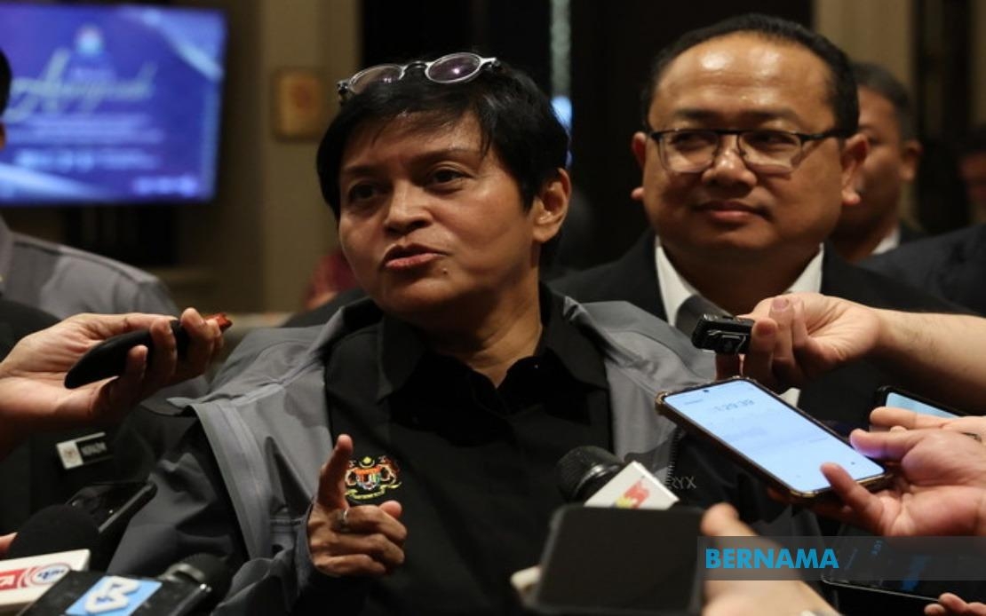 Azalina Suggests Government Raise Retirement Age To 65