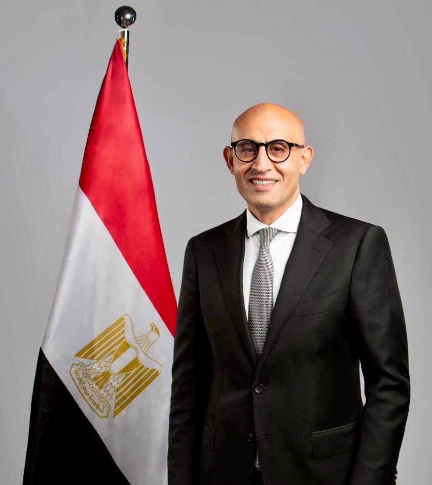 عبد اللطيف يلتقي بوزيرة التعليم القطرية لبحث سبل تعزيز التعاون المشترك