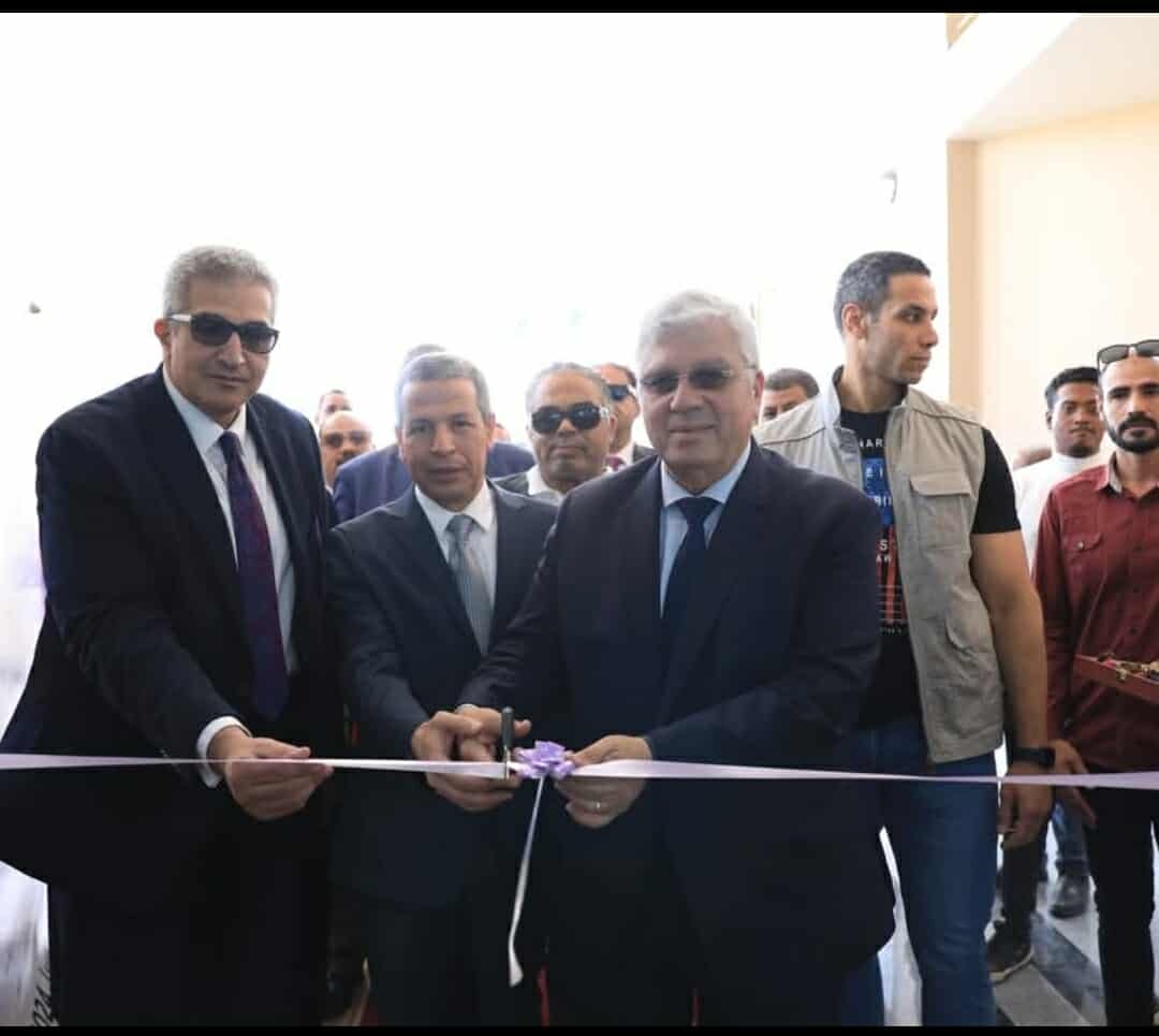 عاشور يفتتح كلية السياحة والفنادق بجامعة الغردقة