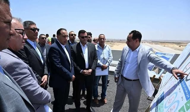 رئيس الوزراء يتابع مشروعات الطرق والمرافق بمنطقة 'الحزام الأخضر' بـ 6 أكتوبر
