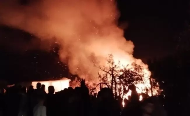 جريمة جديدة للاحتلال الإسرائيلي عشرات الشهداء والجرحى باستهداف الاحتلال مدرسة نازحين وسط غزة