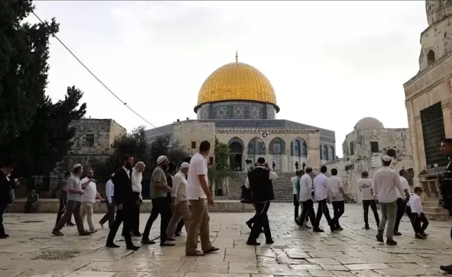 بحماية قوات الاحتلال…..عشرات المستوطنين يقتحمون باحات الأقصى