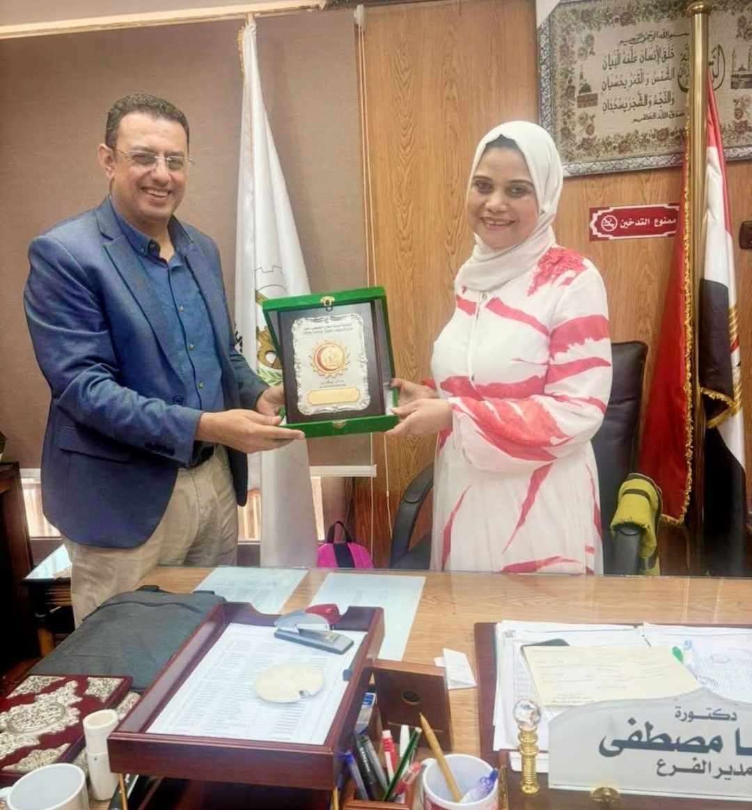 نقابة العلاج الطبيعي تكرم مدير فرع القليوبية للتأمين الصحي