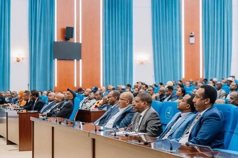 الحوار والدستور والمنفذ البحري.. آبي أحمد يطرح رؤيته أمام المعارضة الإثيوبية