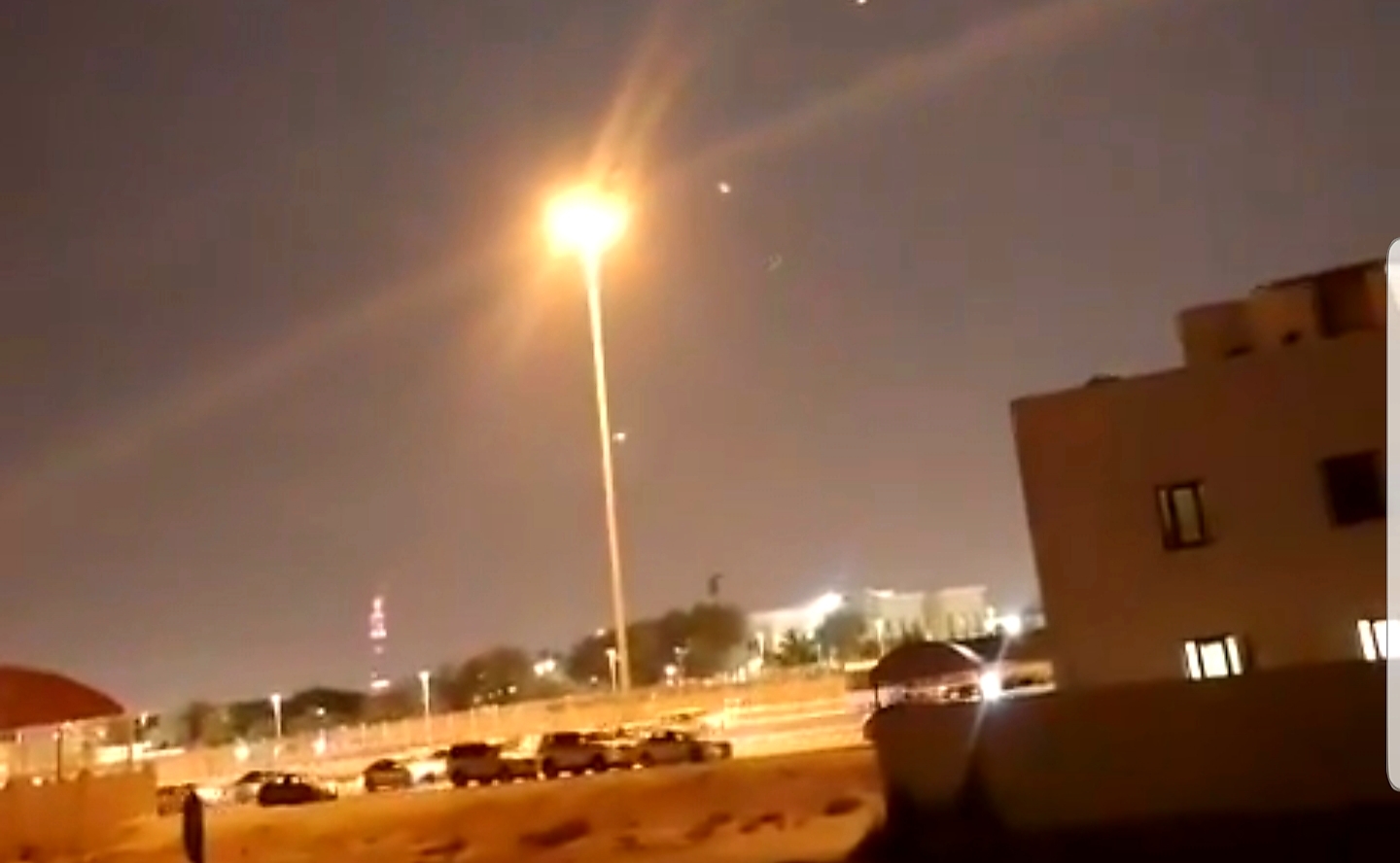 تصعيد خطير.. إيران تقصف قواعد أمريكية في قطر والعراق رداً على ضربات منشئاتها النووية
