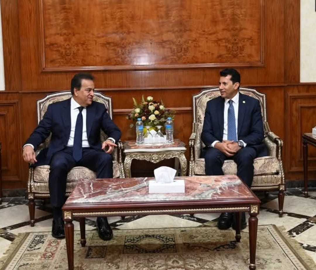 عبدالغفار وصبحي يشهدان إطلاق مبادرة 'بإيدينا ننقذ حياة' للتوعية بالموت القلبي المفاجئ
