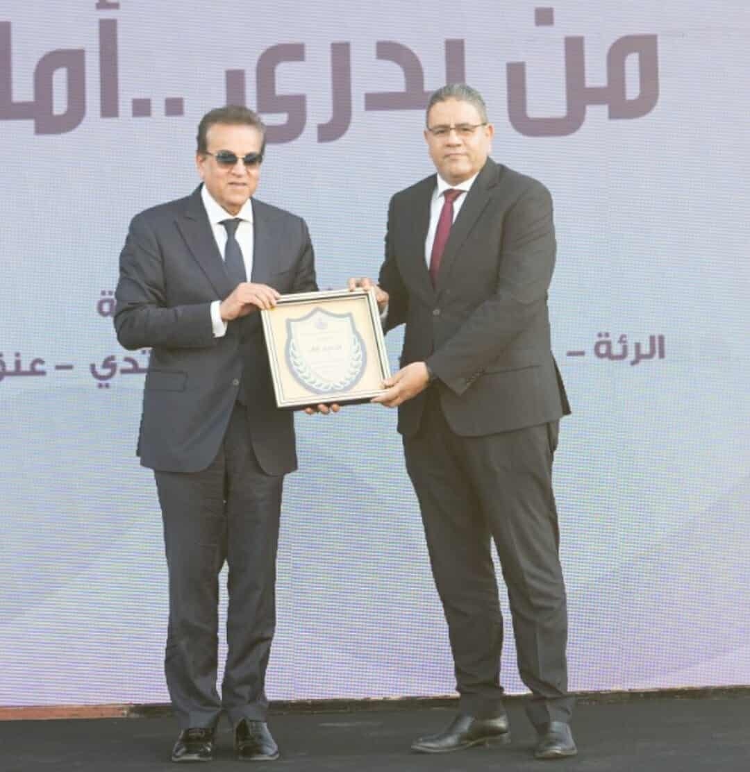 وزير الصحة يكرم وكيل صحة المنوفية لتميّز المحافظة في مبادرة علاج الأورام'
