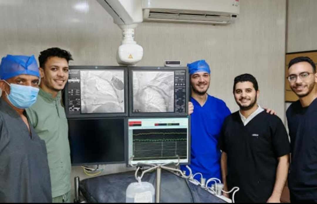لأول مرة بالمستشفيات الجامعية تركيب جهاز منظم دائم لعضلة القلب احادى الصاعق
