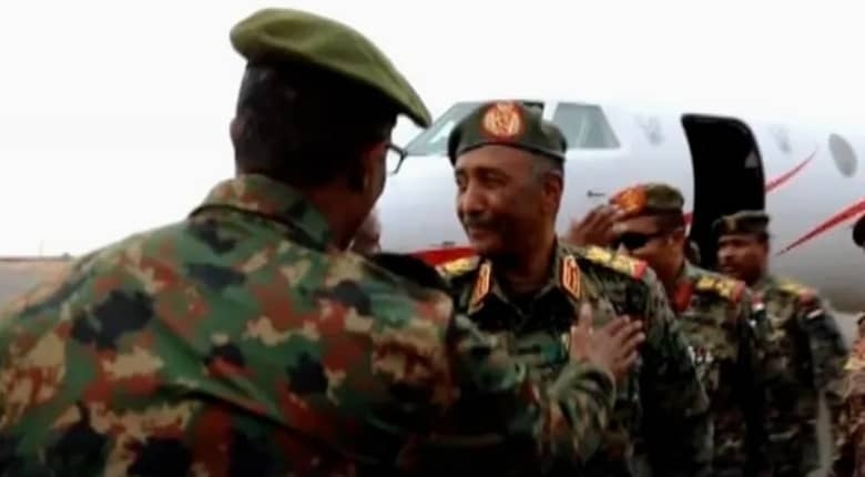 عودة القيادة السودانية .. البرهان يصل الخرطوم وإدريس يطلق وعد الإعمار خلال 6 أشهر