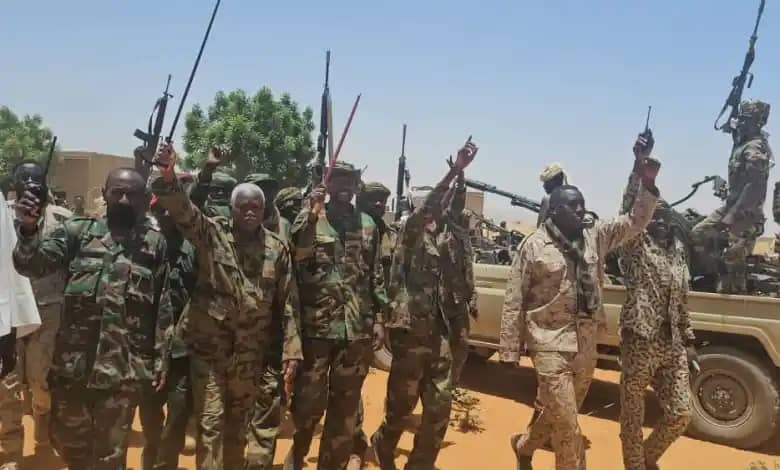 الجيش السوداني يبدأ إخلاء معسكراته من الخرطوم.. واشتباكات دامية في جبل أولياء