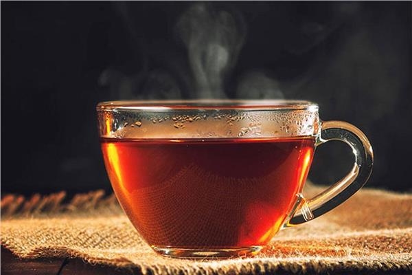 عادة يومية ضارة في البيوت المصرية… أضرار شرب الشاي بعد الطعام