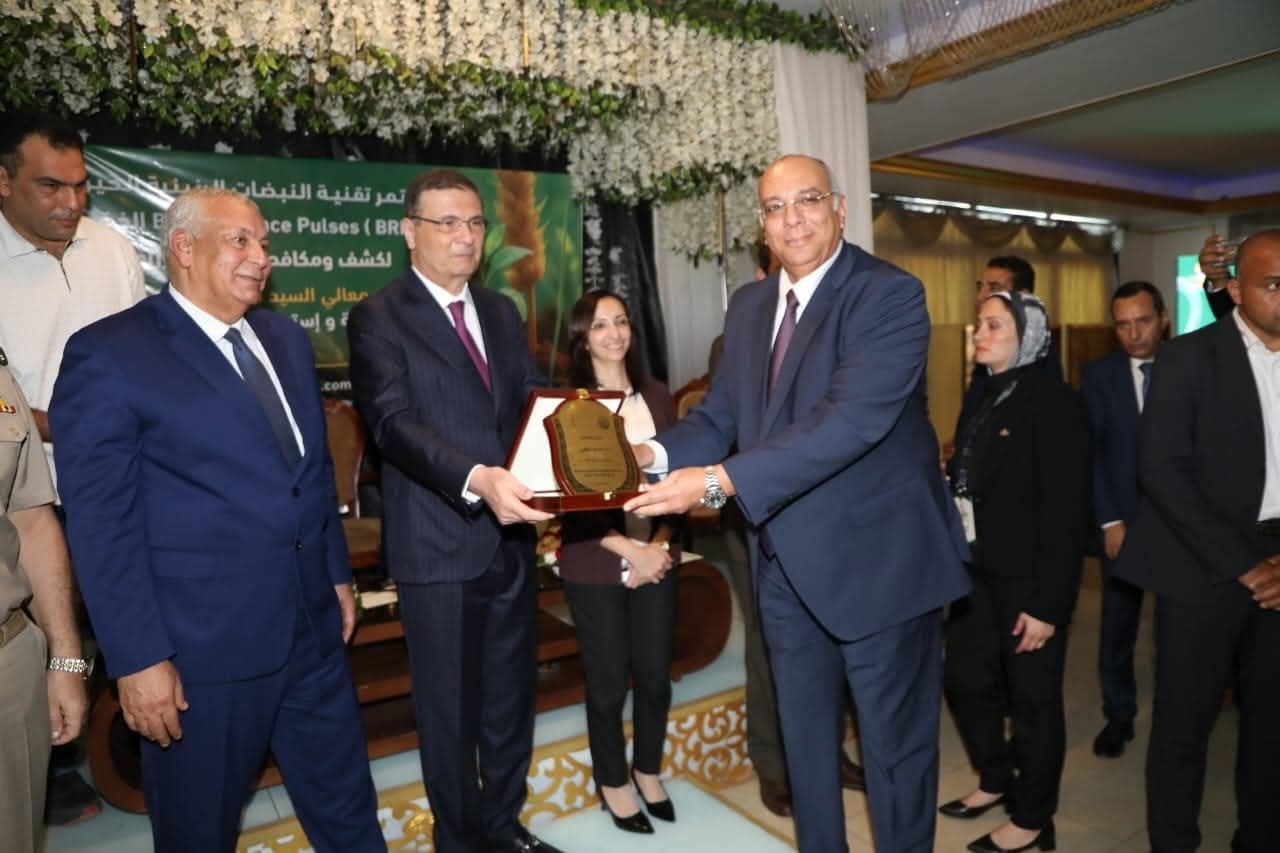 افتتاح مؤتمر علمي حول تقنيات المكافحة الحيوية للآفات بحضور وزير الزراعة ومحافظين