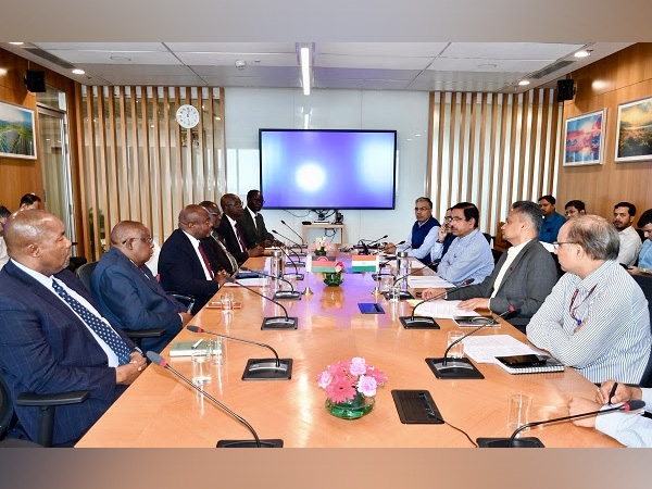 Malawi's Energy Minister Ibrahim Matola Leads Malawi Delegation for BESS Knowledge Exchange in India, Supported by GEAPP