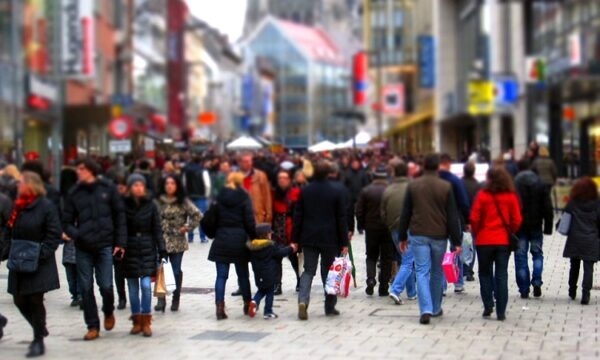 Spring Sunshine Hits May Footfall Figures as Consumers Choose Leisure Over Shopping