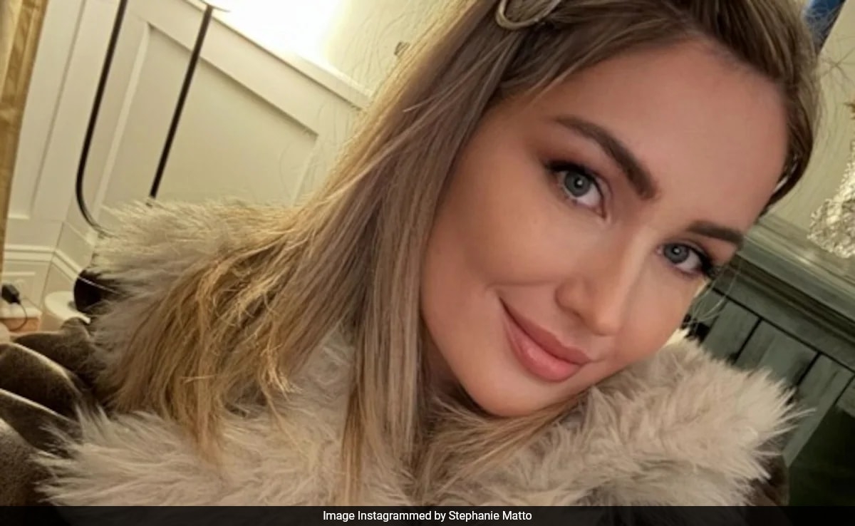 Influencer Who Sold 'Fart Jars' Plans To Leave US After Breakup With "Powerful Senator"