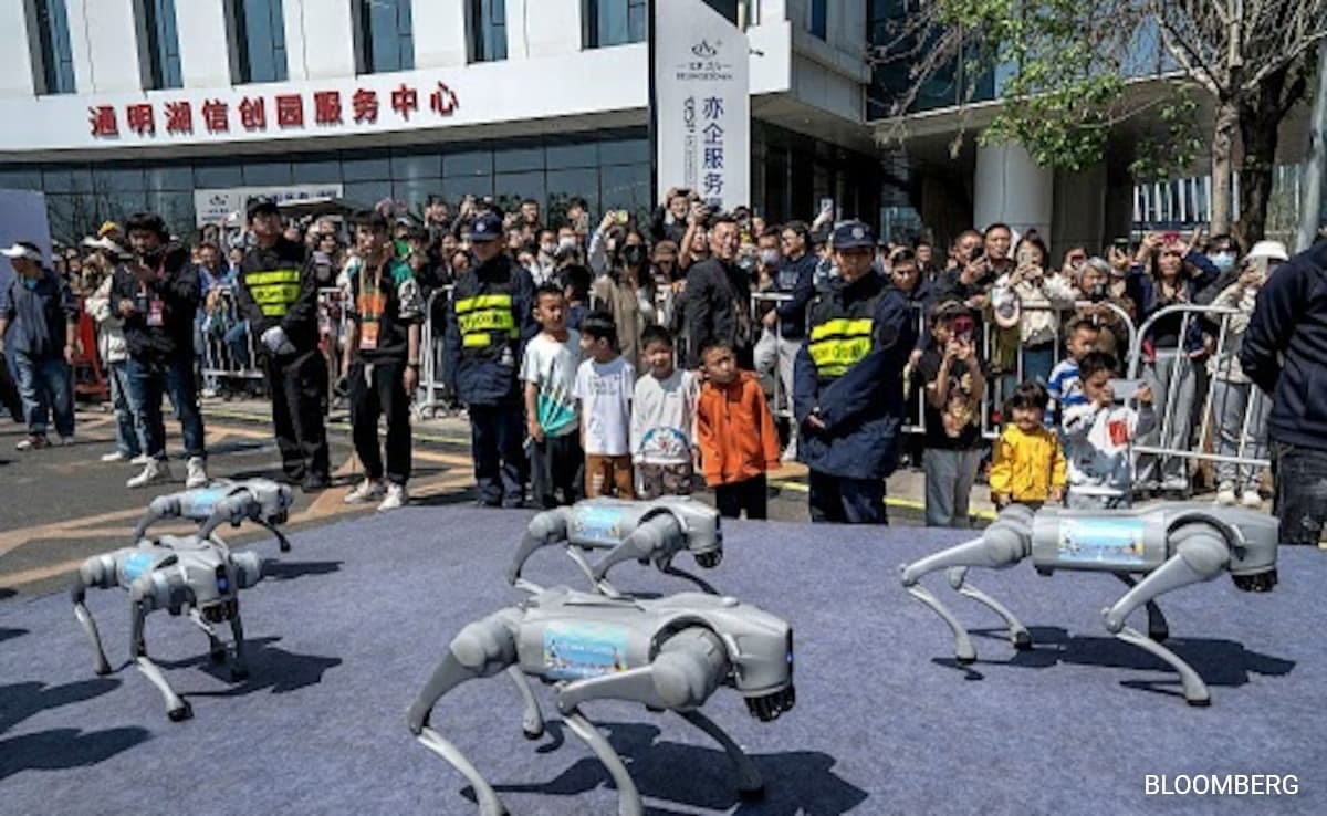 China's Humanoid Robots Race Against Humans