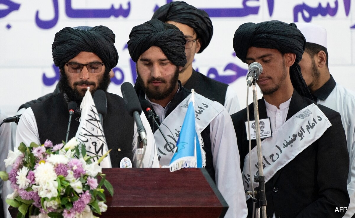 Afghan Students Wear Turbans, Tunics, Reflect Taliban-Rule