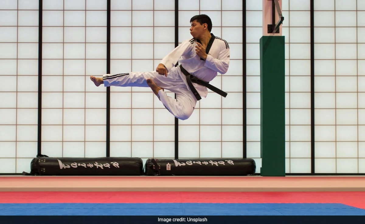 Chinese Martial Artist Trains For Slap-Fighting Tournament Using 2,000-Year-Old Combat Style