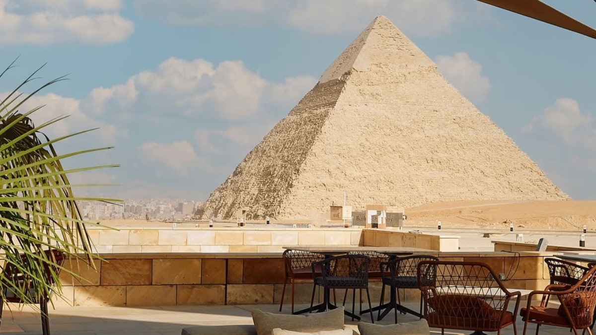 This Egyptian Restaurant Lets You Eat Right Next To The Pyramids Of Giza