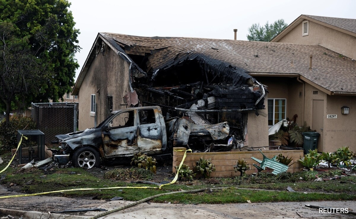 2 Killed, 8 Injured After Small Plane Crashes Into California Neighborhood