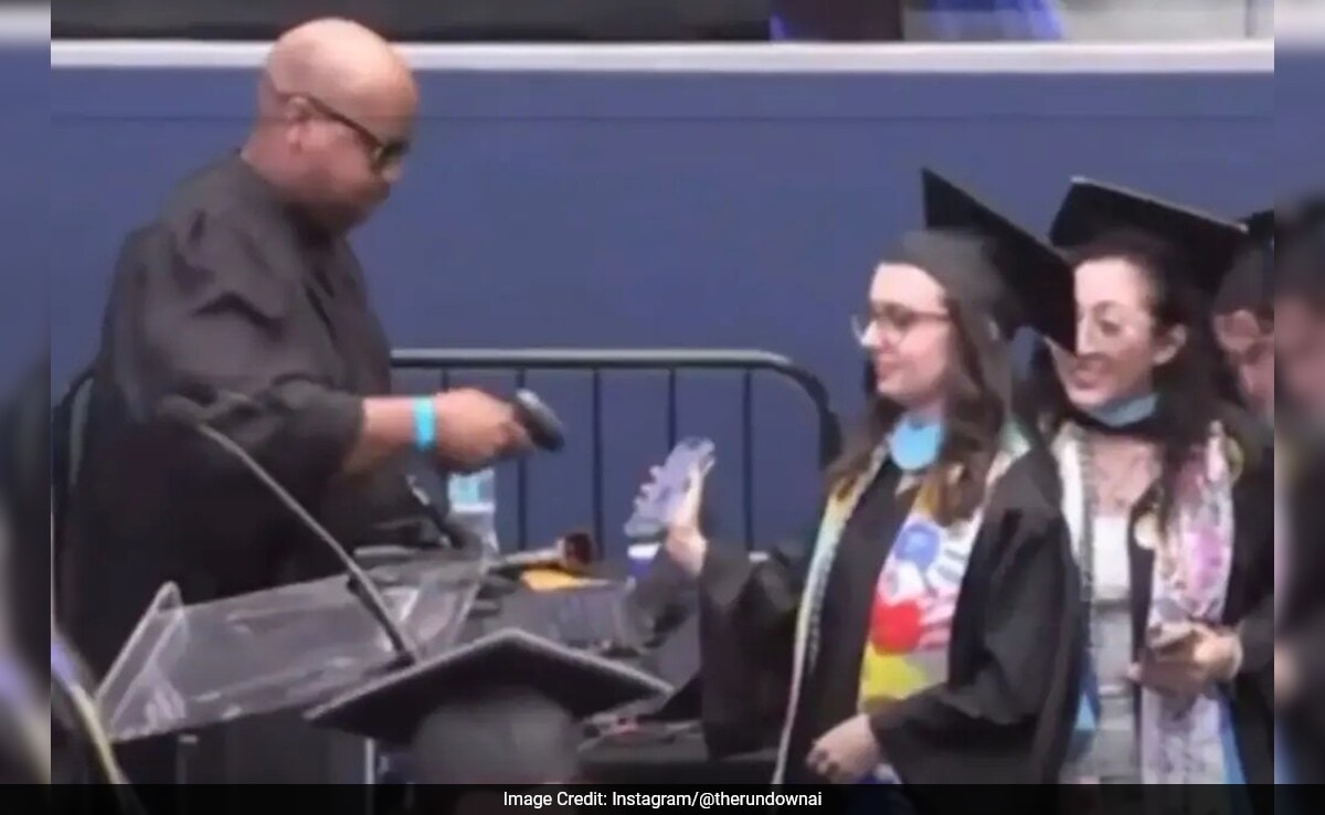 AI Announcer At Graduation Ceremony Sparks Debate: "Innovation Or Impersonal?"