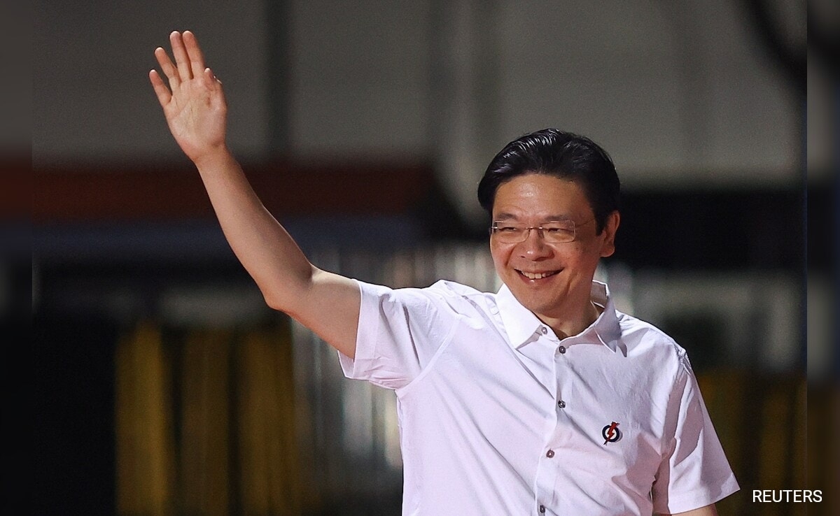 Singapore PM Unveils New Cabinet After Landslide Election