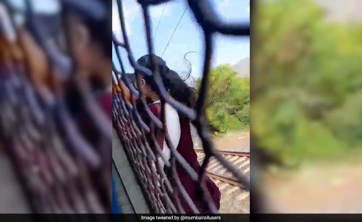 Women Hang Onto Moving Train After 40-Minute Delay Of Kalyan Ladies Special, Railways Reacts