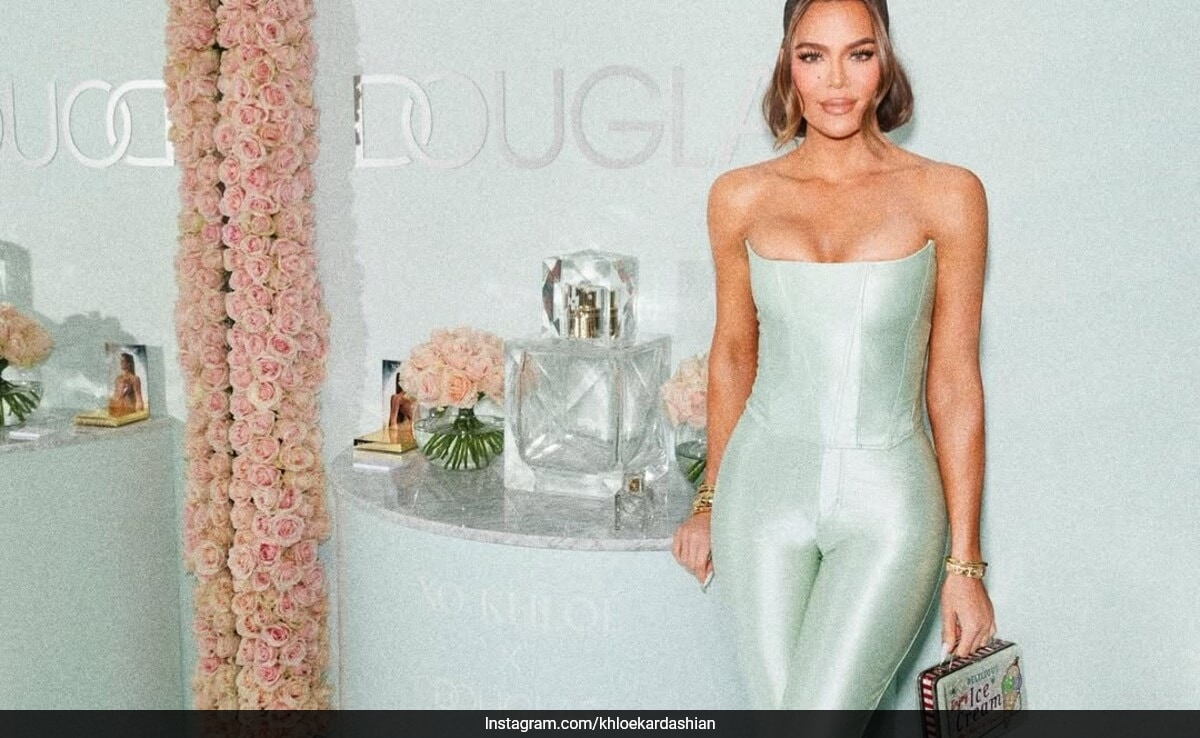 Khloe Kardashian Slays Pretty Girl Vibes In A Pistachio Silk Corset And Leggings