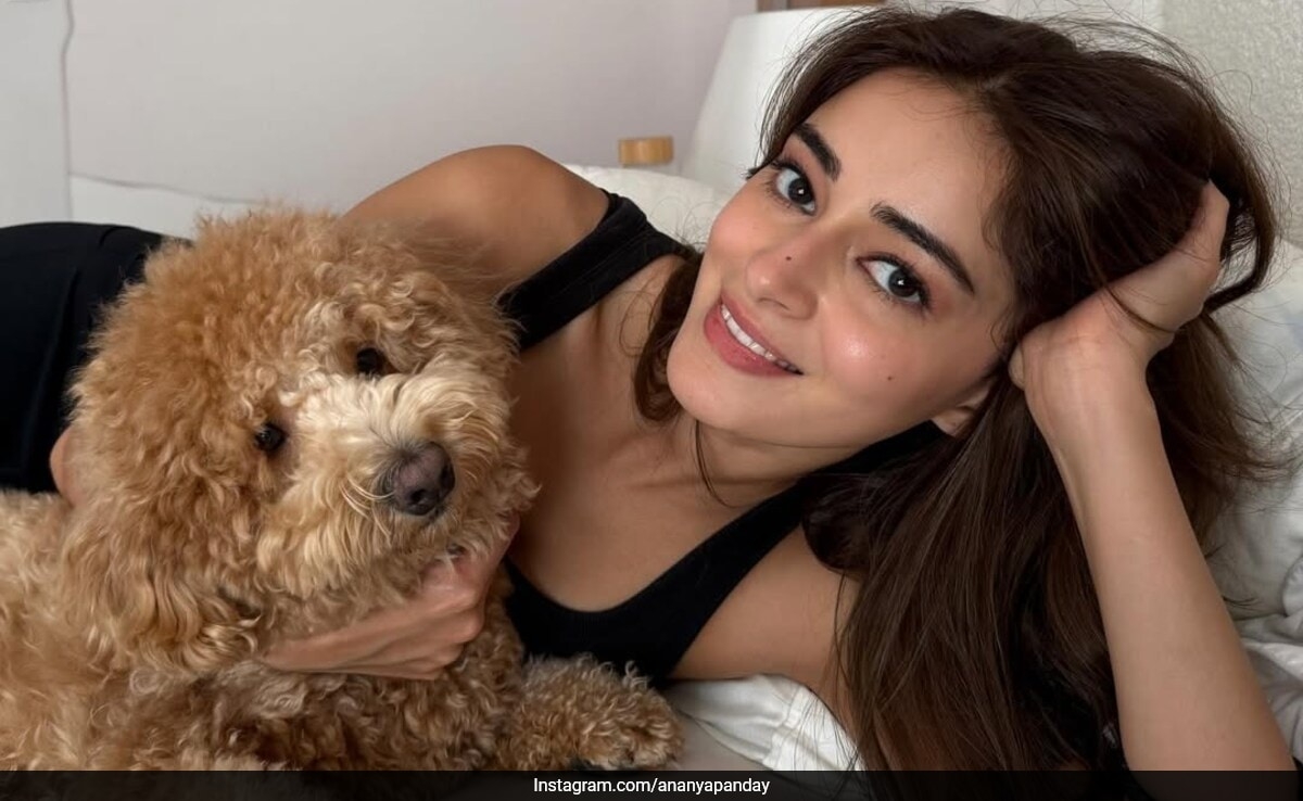 Ananya Panday Celebrates Selfie Sunday In A Natural Glam Look With Her Pet, Riot