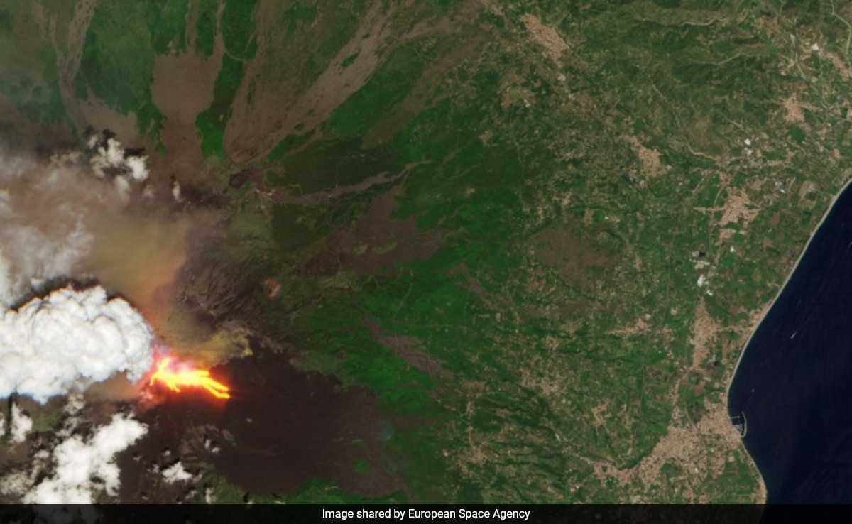 New Images Capture Mount Etna's Massive Eruption From Space
