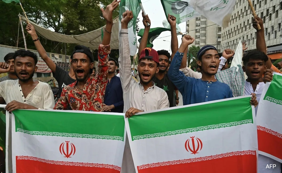 Pakistan Shuts Border With Iran As Tehran Trades Strikes With Israel