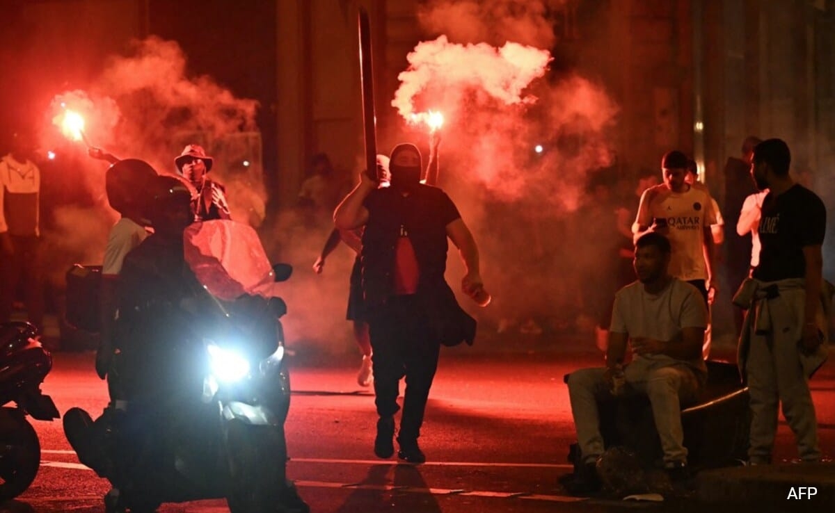 2 Dead In Violent Celebrations In Paris After PSG's Champions League Win