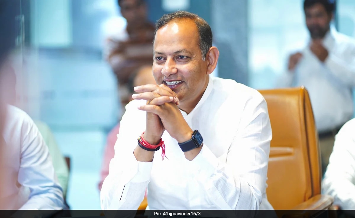 Delhi Minister Orders Officials To Clear Old Age Pension Cases In 15 Days