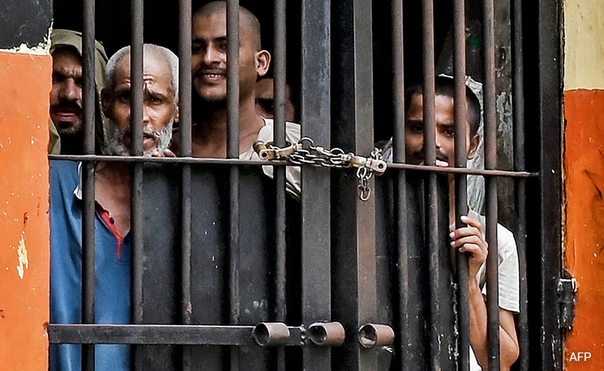 Over 200 Prisoners Escape From High-Security Jail After Quake In Pakistan