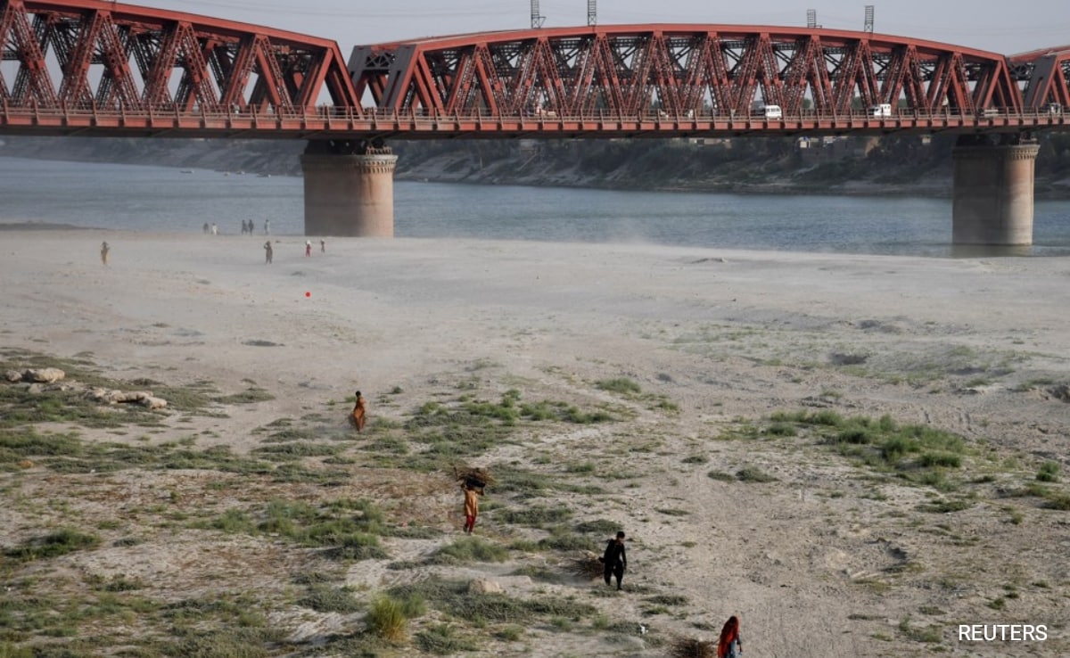 Pakistan Faces Severe Water Crisis Amid Extreme Heat, Indus Waters Shortage