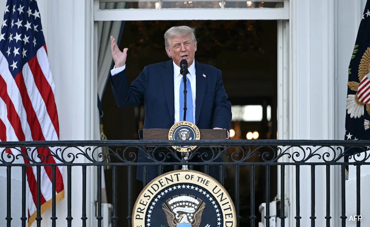 Trump Signs Order Banning Travel From 12 Countries: Report