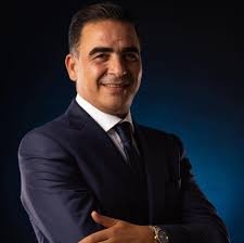 لعنة الصدارة : من يتصدّر بلا معنى، يحكم بلا أثر!